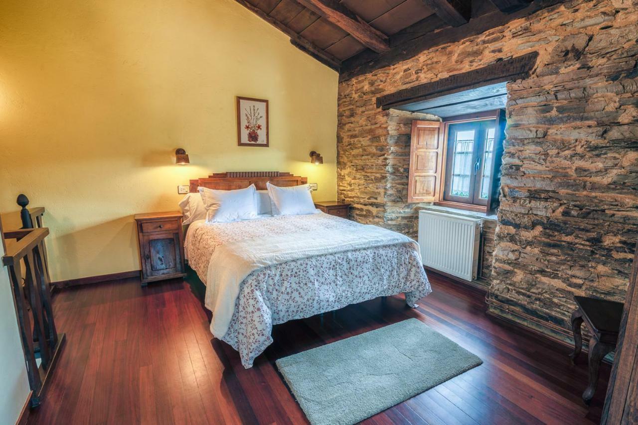 Apartamentos Rurales Casa Riveras Санта-Эулалия-де-Оскос Экстерьер фото