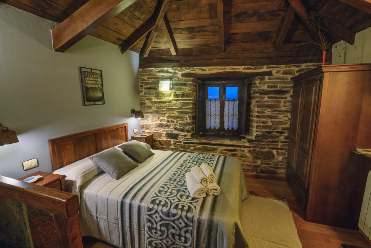 Apartamentos Rurales Casa Riveras Санта-Эулалия-де-Оскос Экстерьер фото