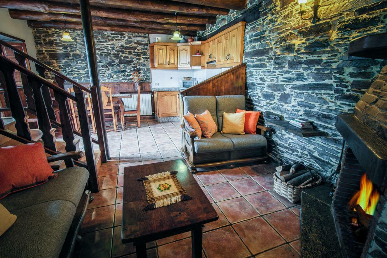 Apartamentos Rurales Casa Riveras Санта-Эулалия-де-Оскос Экстерьер фото